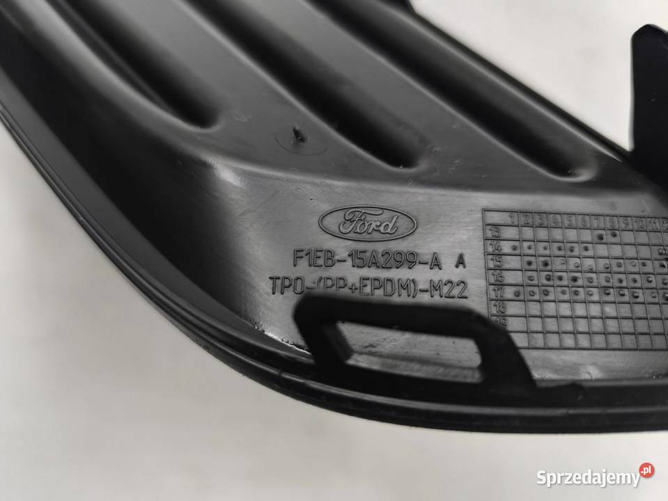 KRATKA HALOGENU LEWA FORD FOCUS MK3 LIFT Listwy i nakładki