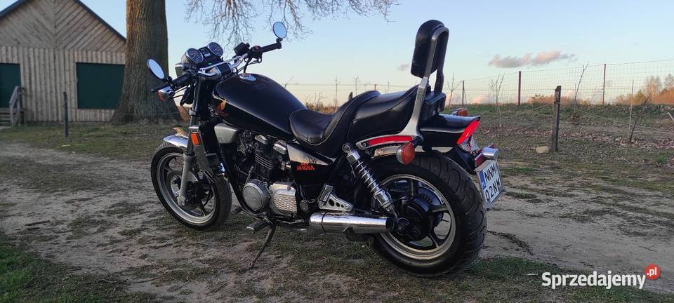 Honda VF 750 C przygotowana do sezonu V4 82