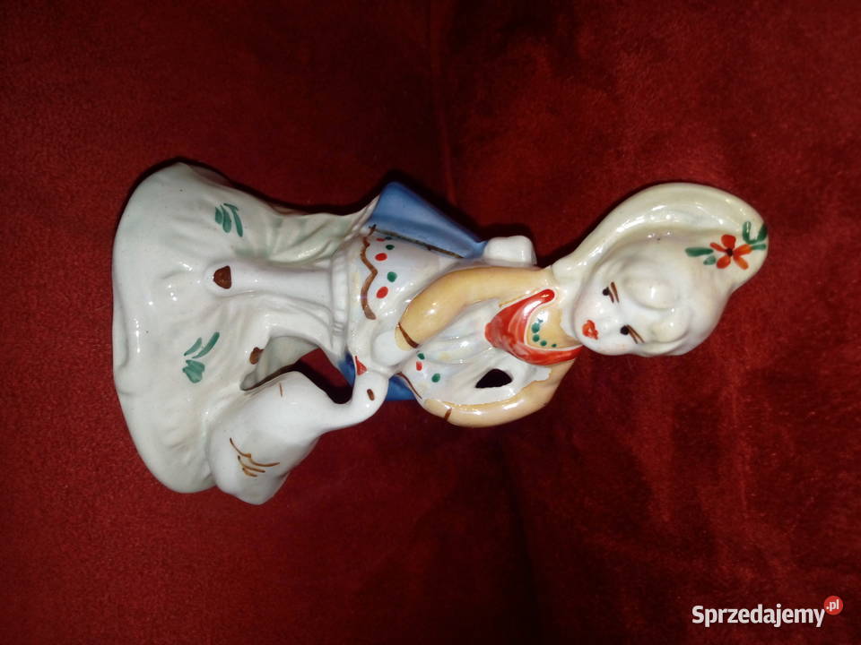 Figurka dziewczyna z gąska Choszczno