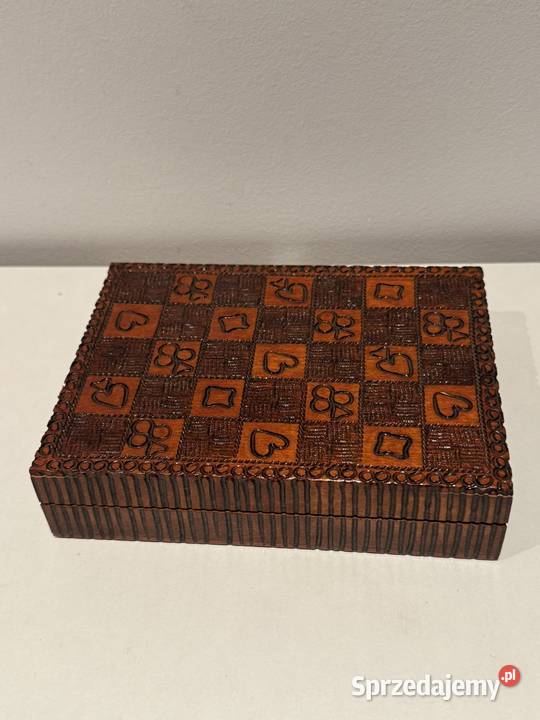 Kasetka drewniana wypalana na karty do gry z PRL wielkopolskie Poznań