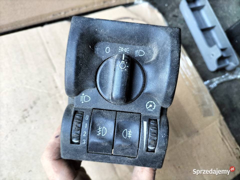 WŁĄCZNIK WYŁĄCZNIK ŚWIATEŁ VECTRA B 90504968 osobowe Kamień-Kolonia