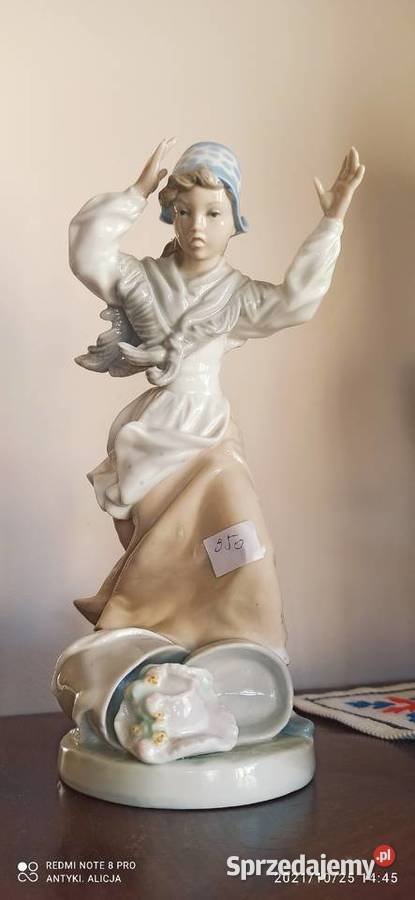 Figurka dziewczyny z kapeluszem Zapfir Made in Gdańsk