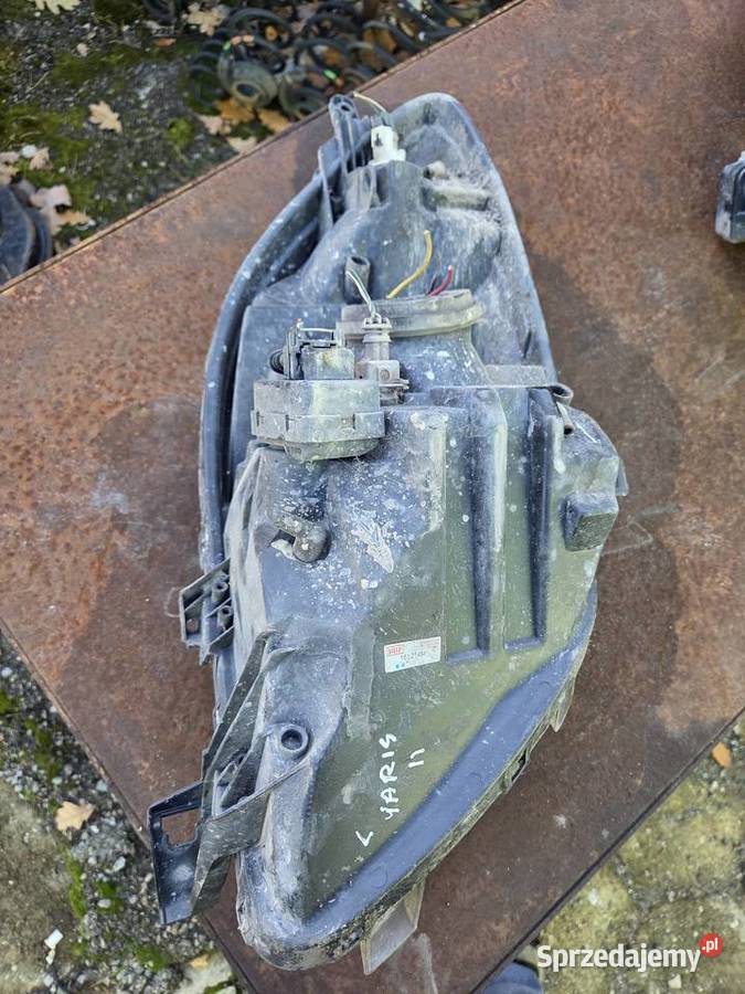 Lampy przednie Toyota Yaris 2 Łagów