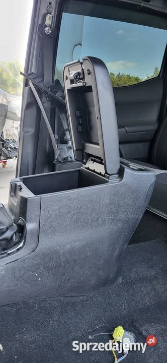 SCHOWKI PÓŁKI TOYOTA TACOMA TRD 4X4 35 V6 2022 r pomorskie