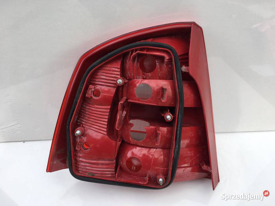 SKODA OCTAVIA 2 PRAWA LAMPA TYŁ Lampy tylne Ostroróg