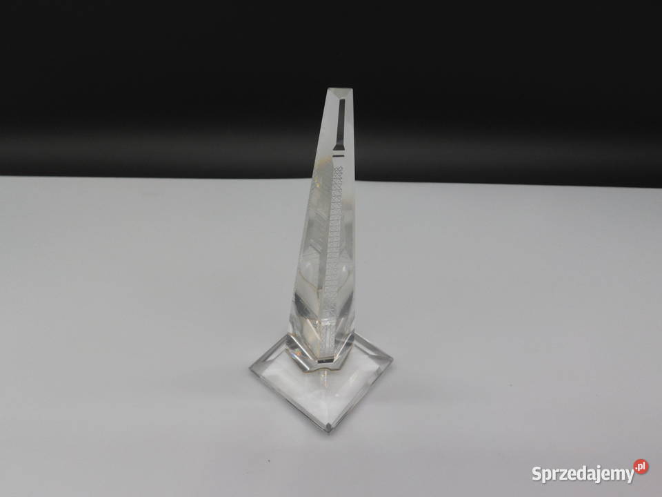Kryształowa Wieża Eiffla 3D w Obelisku Elegancka Raszków