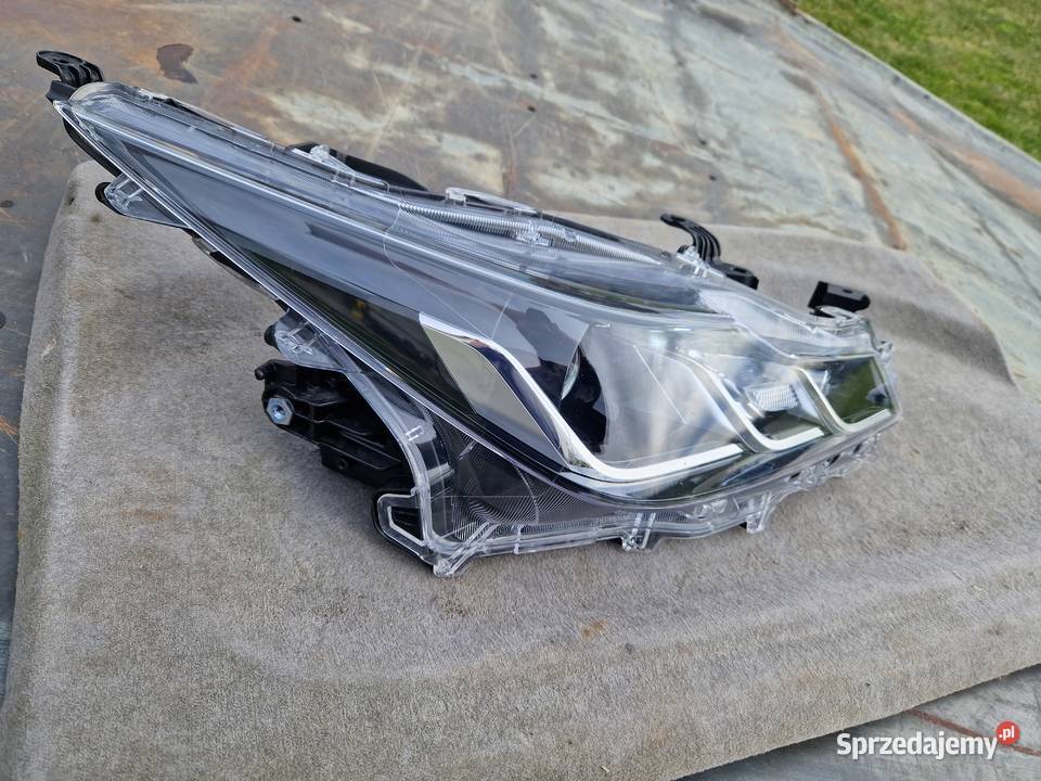 Toyota Corolla E21 sedan reflektor ORG EU Mielec