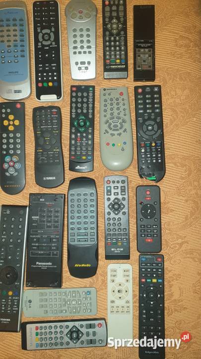 75 sztuk różnych starszych pilotów VIDEO TV Warszawa
