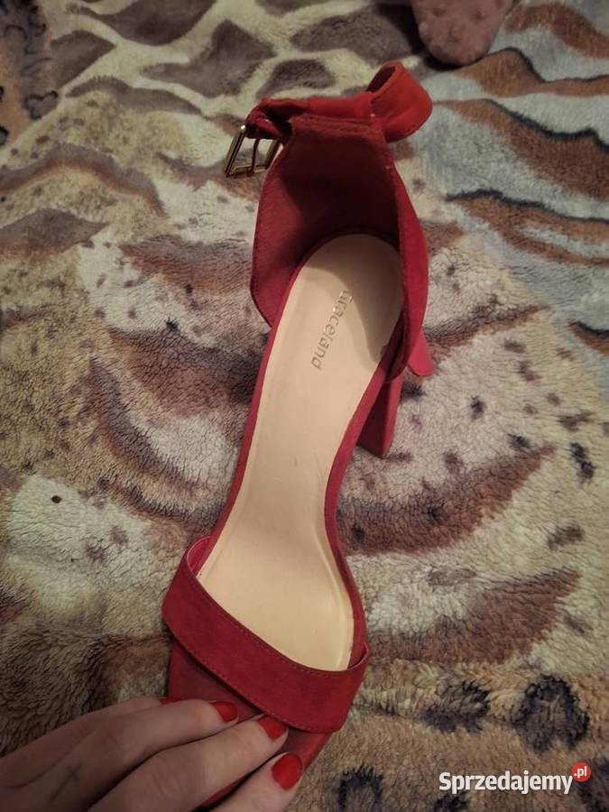 Sprzedam czerwone buciki na slupku czerwony Bydgoszcz
