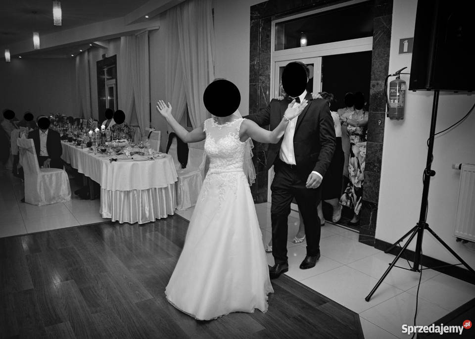 Przecudna suknia ślubna Agnes 11988 welon