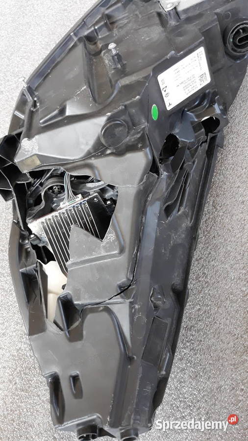 Tesla 3 Przednia prawa lampa Bukownica