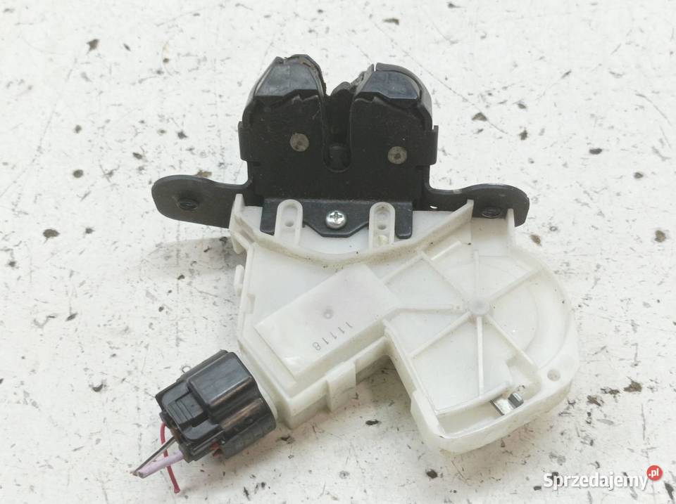 ZAMEK KLAPY BAGAŻNIKA Toyota VersoS I 20102017