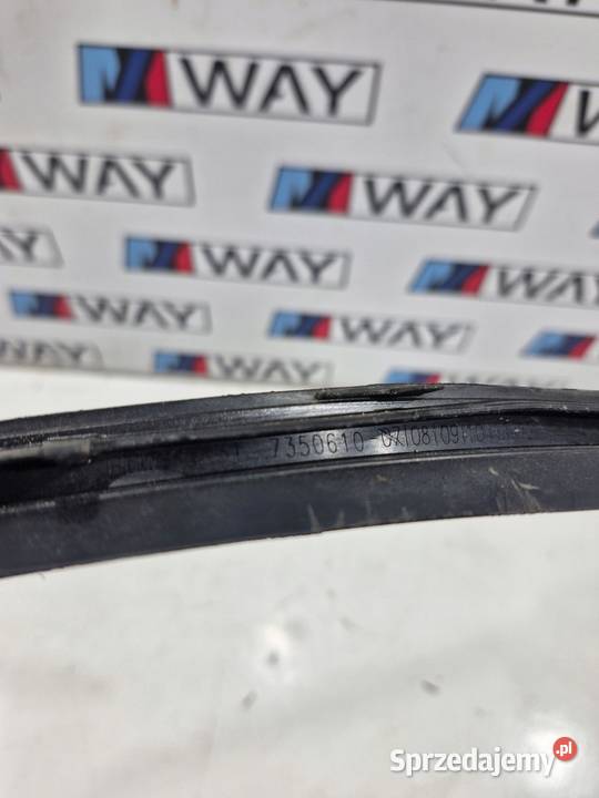 BMW X1 F48 PRAWA LISTWA ODPROWADZAJĄCA SZYBY Listwy dolnośląskie