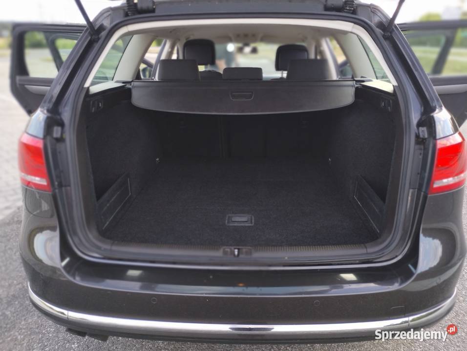 Volkswagen Passat B7 kombi 2011 lakier metallic Passat Ostrowiec Świętokrzyski