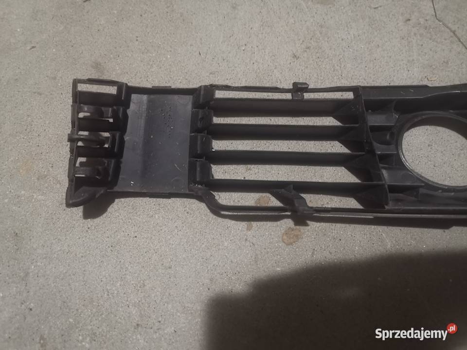 Passat B5 FL 0005r lewa kratka zaślepka halogenu Zamość
