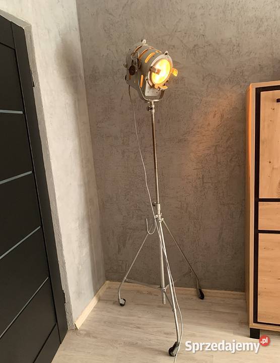 Lampa filmowo teatralna PRL 1963 r Vintage loft Poznań