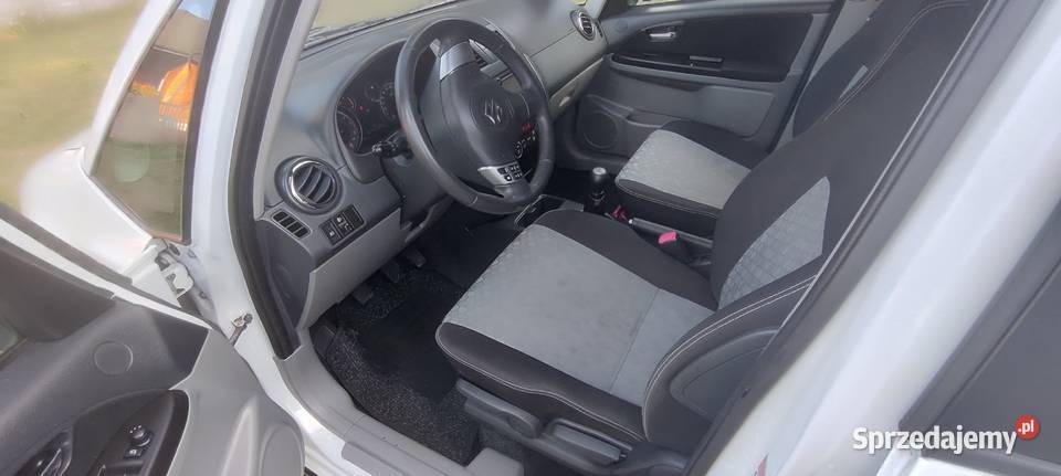 Suzuki SX4 16 benzyna 2013r nieuszkodzony Lipsko