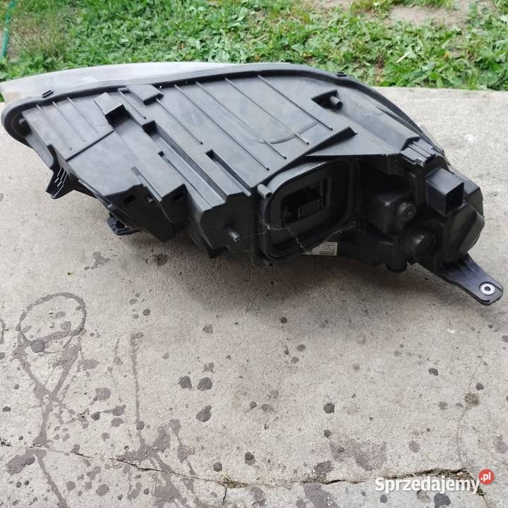 Lampa Volvo V40 2018r osobowe łódzkie