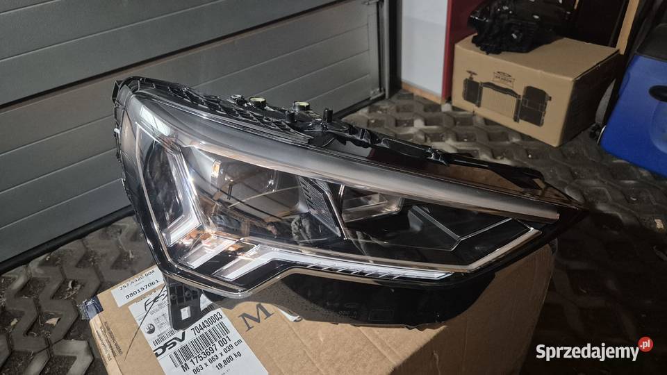 Audi Q3 Lampa prawa 83A941034 Lampy przednie Części samochodowe Zgorzelec