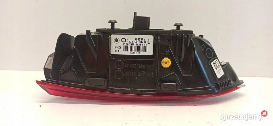 SKODA KAROQ LAMPA LEWY TYŁ W KLAPE 57A945307D sprzedam