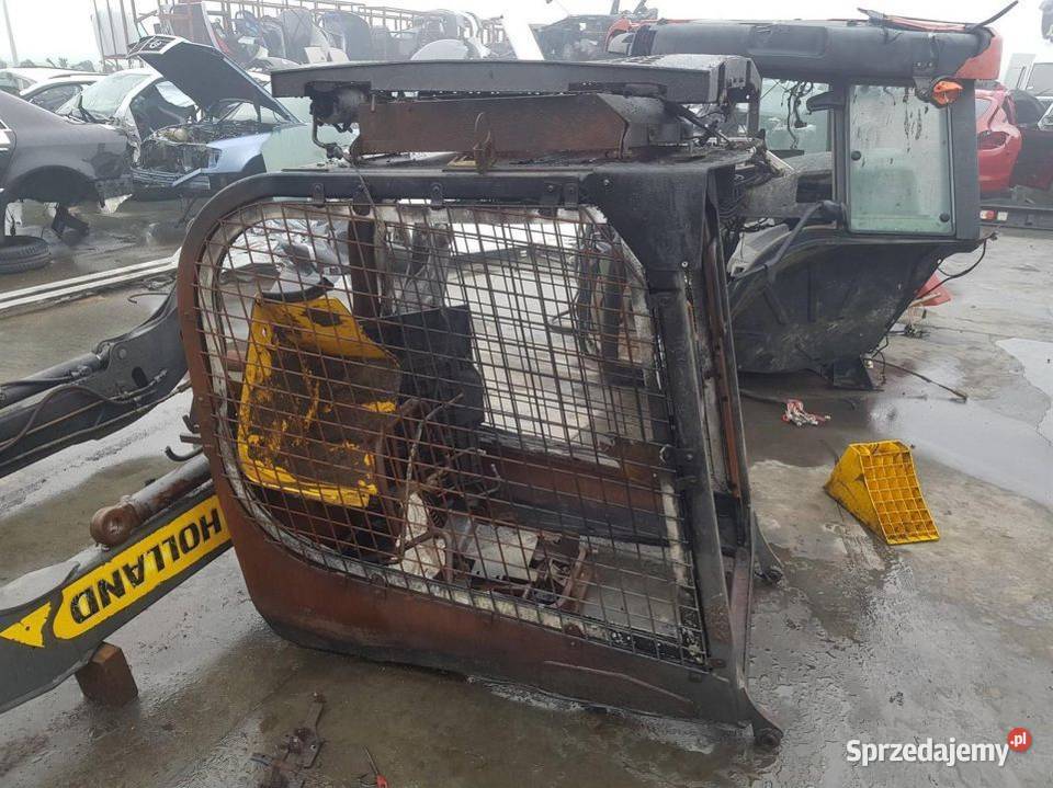 KABINA HOLLAND L218 2015