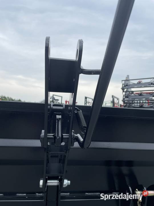 Skrzynia transportowa 165m tuz przódtył Ropczyce