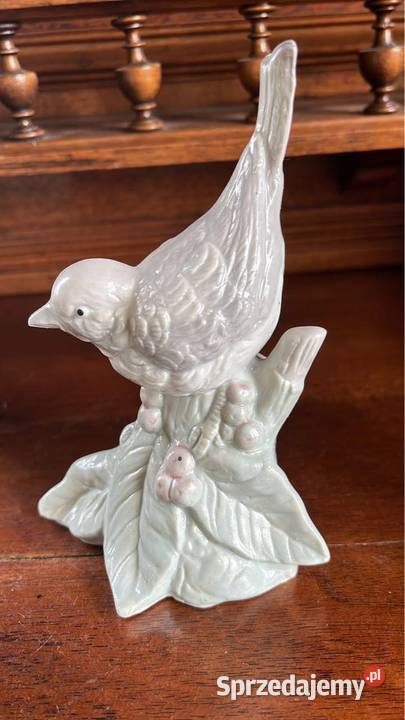 FIGURKA PTASZKA Na gałęzi z liśćmi i owocami Gdańsk