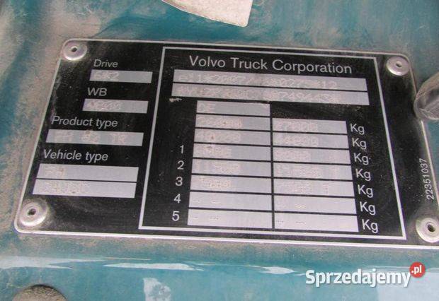 Skrzyniowy skrzynia z tylnym dzwigiem 6x2 Volvo