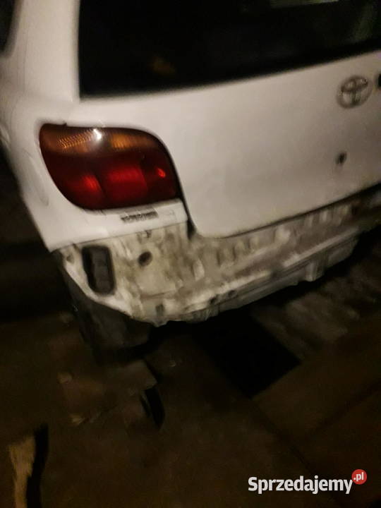 Toyota yaris 2003 uszkodzony tył Yaris Łęczyca