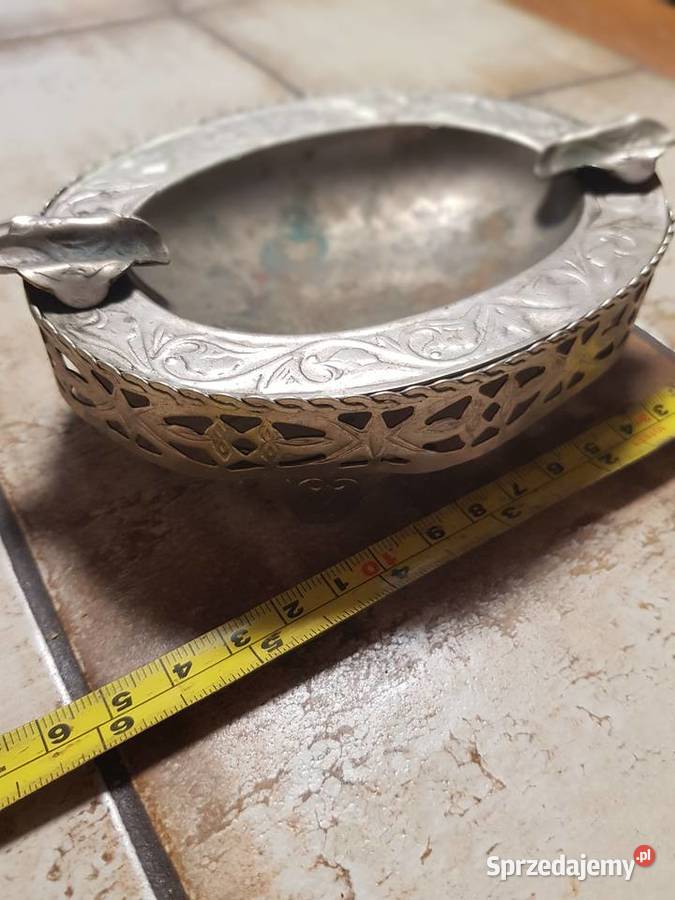 Z kolekcjiEpoka PRLNietyzinkowa popielniczka