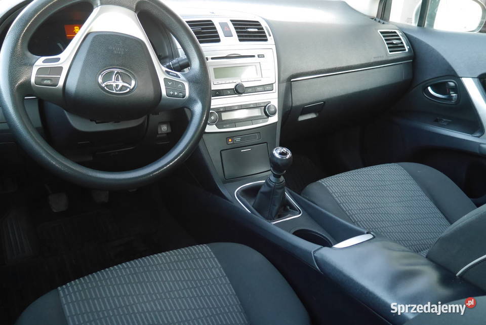 Toyota Avensis 2012 16 benzyna Polski salon garażowany Słomniki