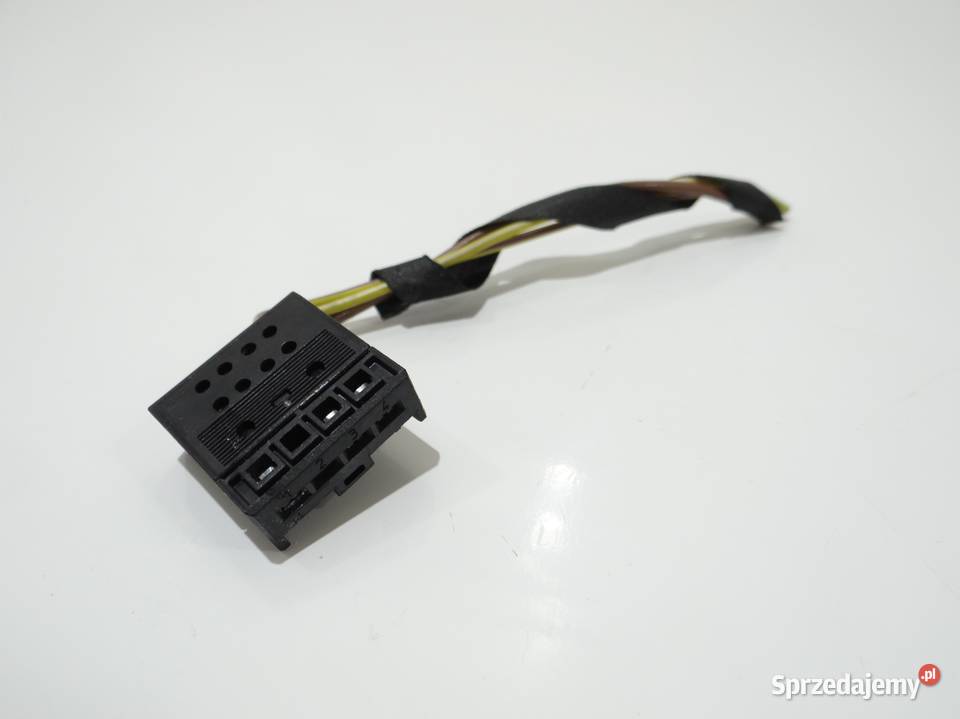 KOSTKA WTYCZKA LAMPY TYŁ W KLAPĘ BMW OE X1 E84 Strzyżewice