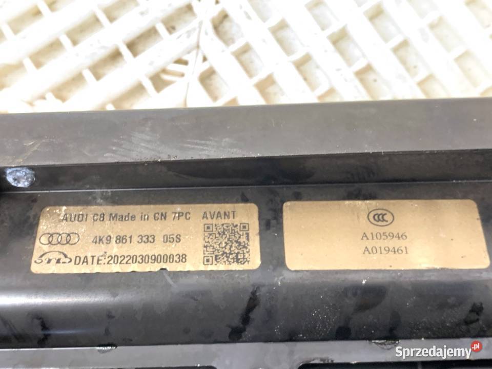 BOCZEK DRZWI LEWY TYŁ ROLETA AUDI A6 C8 Kombi