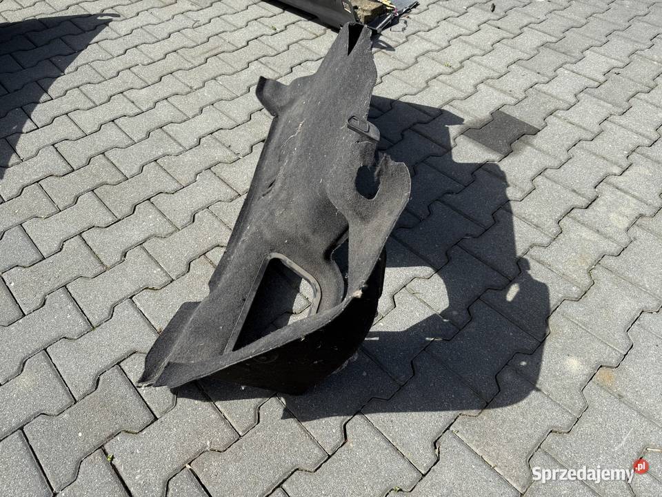 BMW F10 tapicerka bagażnika prawa strona Rok produkcji 2011 Brzozówka sprzedam