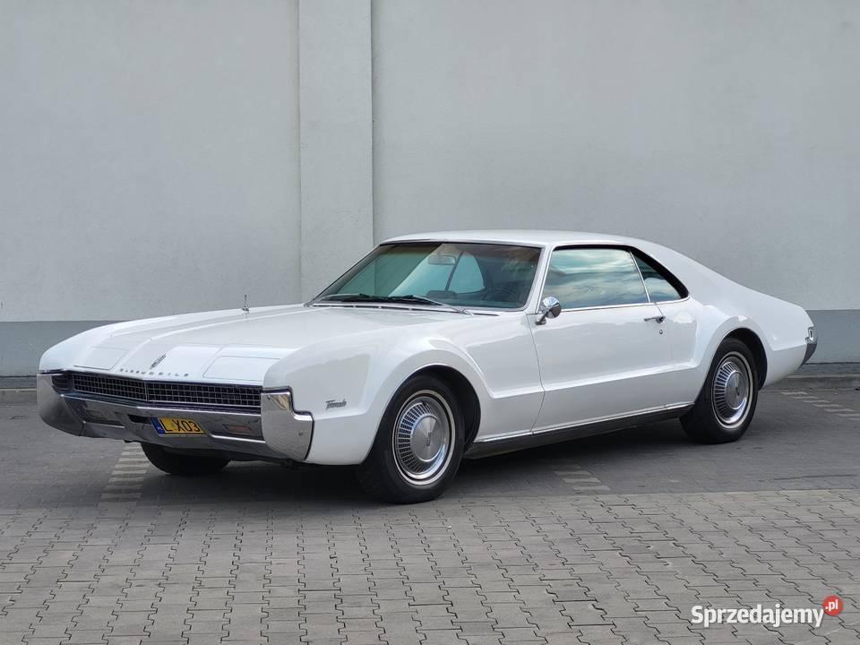Oldsmobile Toronado 70 V8 z 1967 Sanok