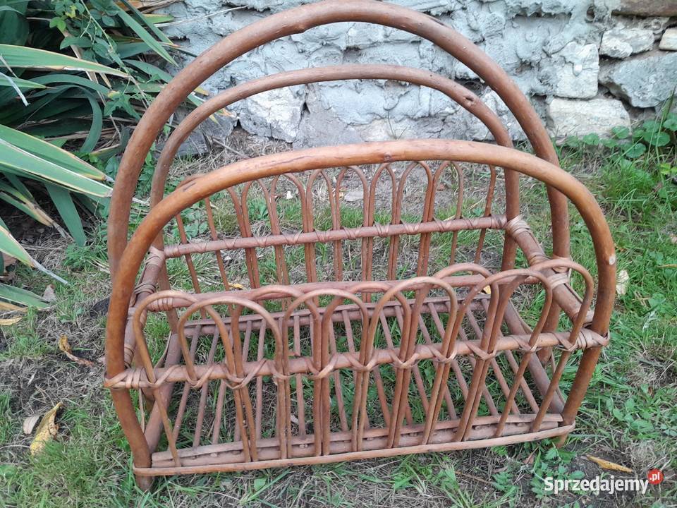 Gazetownik pleciony wiklina używany do Dąbrowa Górnicza