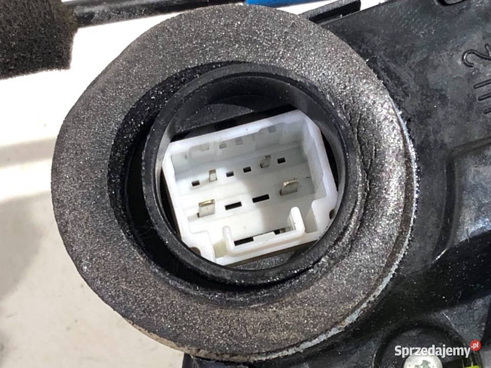 ZAMEK DRZWI LEWY TYŁ TOYOTA COROLLA E21 Kombi Zamki, wkładki i kluczyki sprzedam