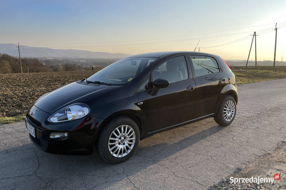 Samochód Fiat Punto 14 77 czarny mały przebieg śląskie