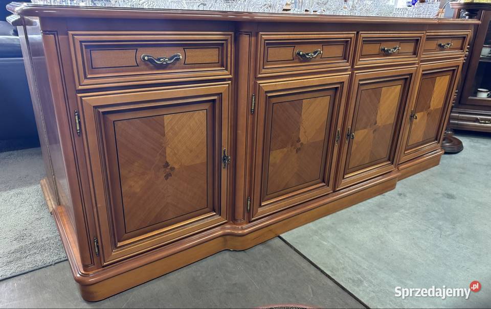 Długa włoska komoda z intarsją na drzwiczkach Ełk