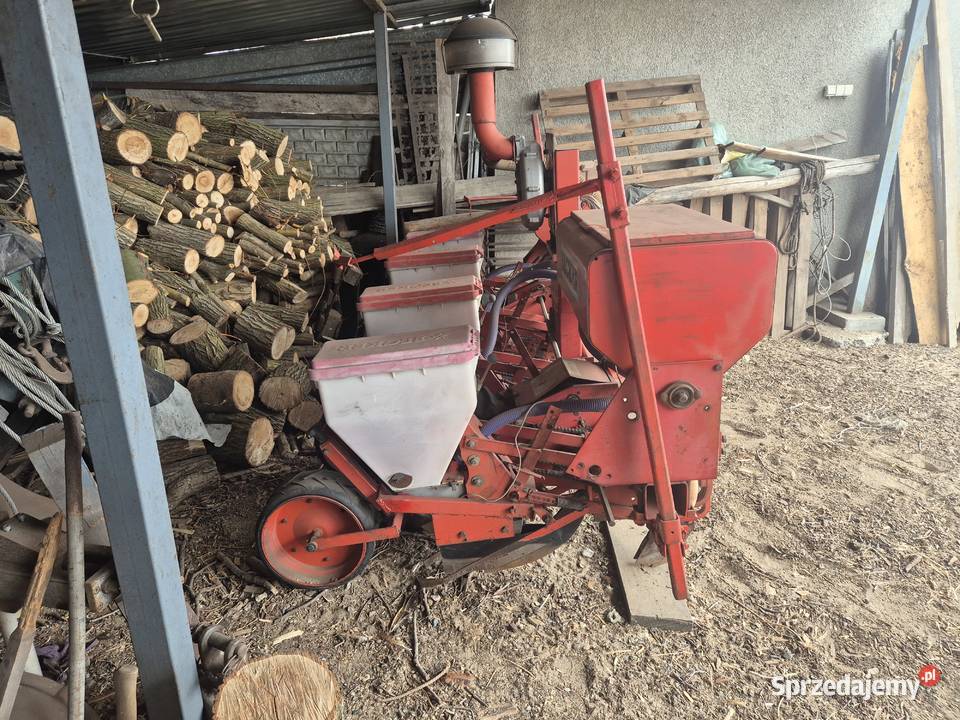 Siewnik do kukurydzy 4rzędowy Becker z Siewniki i sadzarki Gawłów