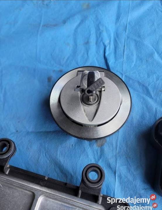 Aprilia TUONO V4 1100 16 rsv zestaw startowy Liczniki sprzedam