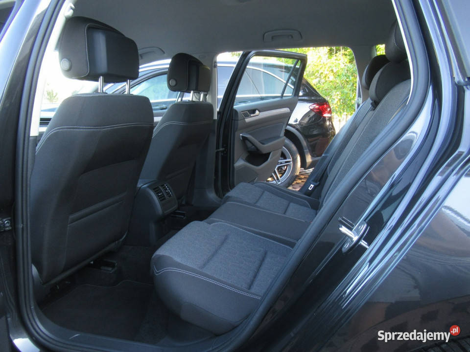 Volkswagen Passat BEZWYPADKOWY Kamera AppConnect garażowany Warszawa