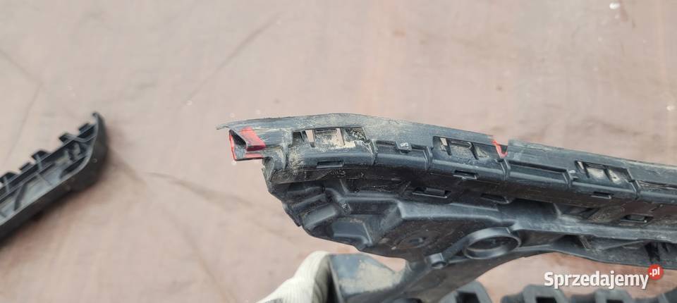 VW PASSAT B8 PRAWY LEWY KOMPLET ŚLIZG ZDERZAKA Ruda Śląska