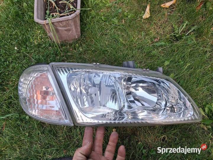 Lampa prawa przednia przód reflektor Kraków