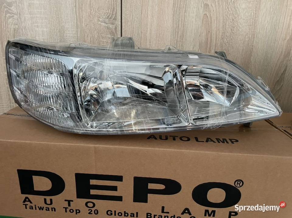 Honda Accord VI reflektor przód nowy Motycz