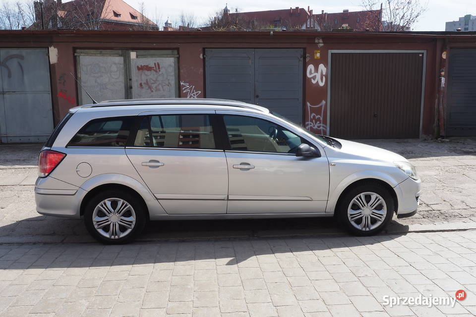 Opel Astra H 18 Kombi z silnikiem benzynowym o Wrocław