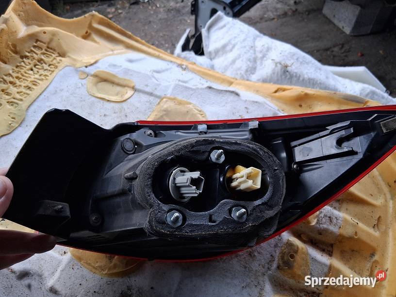 MAZDA 3 III BM HATCHBACK 1318 LAMPA LED TYLNA Lampy tylne wielkopolskie