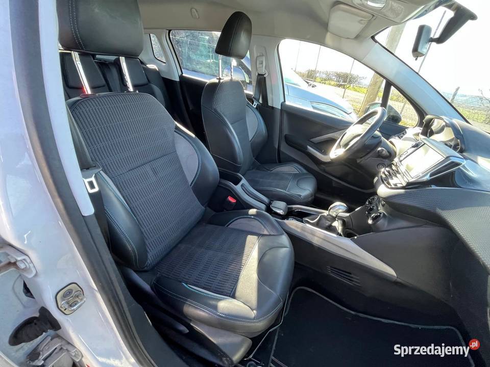 PEUGEOT 2008 12i PureTech 110 Urban Cross DW035 4/5 Katowice