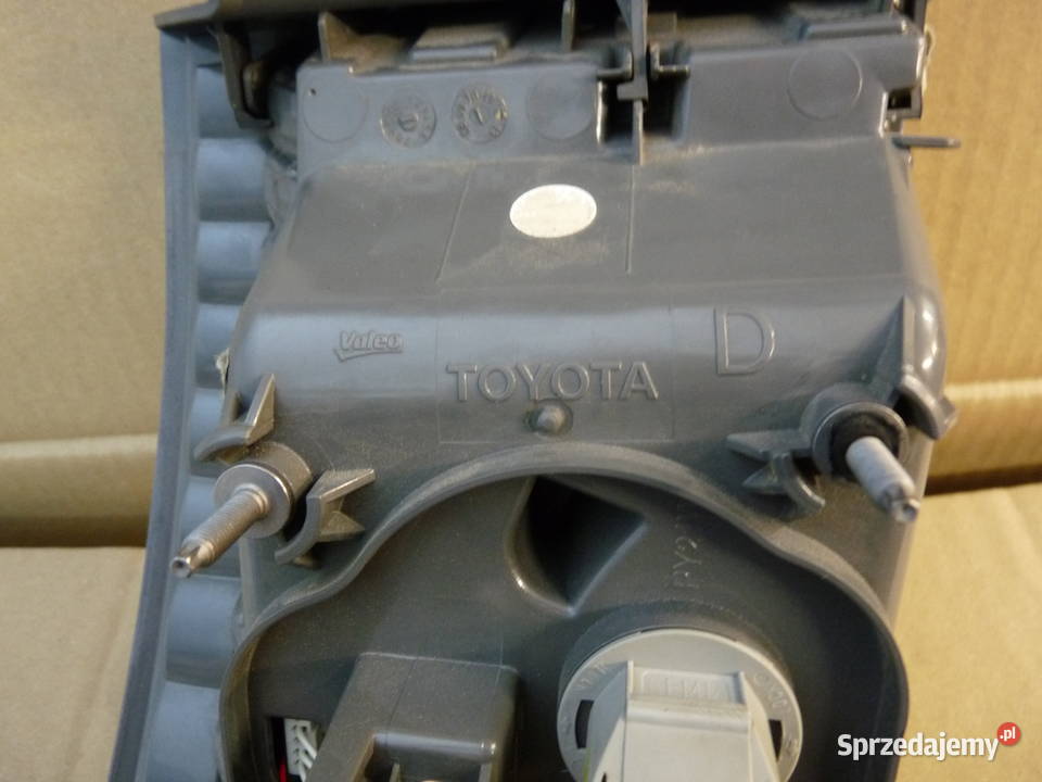 Toyota Avensis T27 lampa tylnia LED prawe Wiązowna