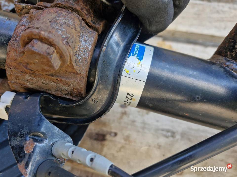 BMW E90 E91 XDRIVE AMORTYZATOR ZWROTNICA WAHACZE osobowe